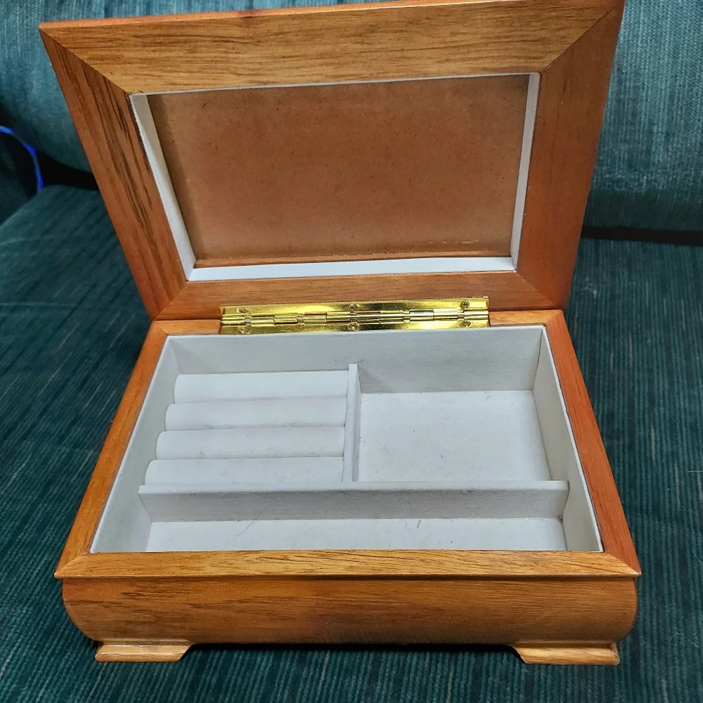 Vintage Burl Wood Jewelry Box Vanity Dresser Box Beautiful
